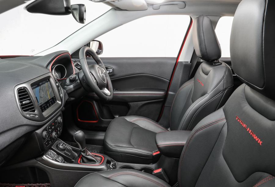 Интерьер Jeep Compass Trailhawk (MP) 2017 года  (AU) (фото 12 из 46)